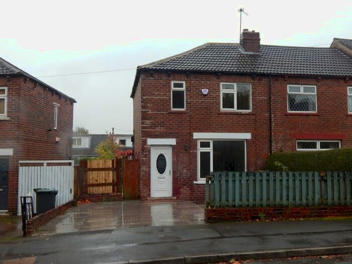 3 Bedroom Semi-Detached House To Rent In Cornmill Drive, WF15