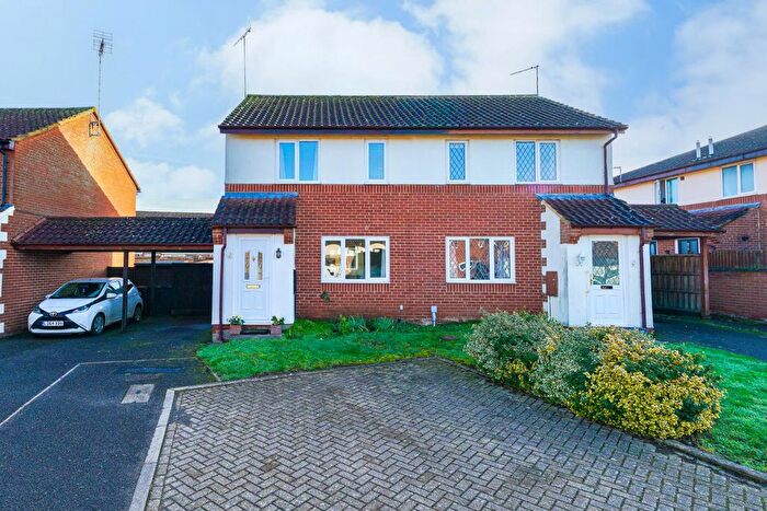 3 Bedroom Semi Detached House For Sale In Omega Court, Leighton Buzzard, LU7