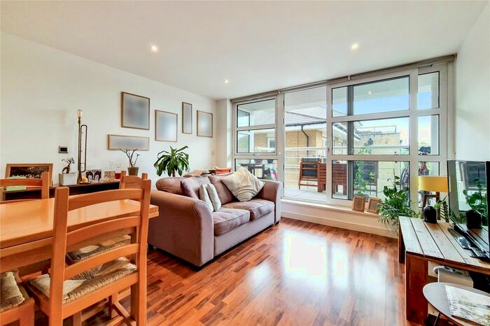 1 Bedroom Flat To Rent In Upper Richmond Road, Putney, SW15