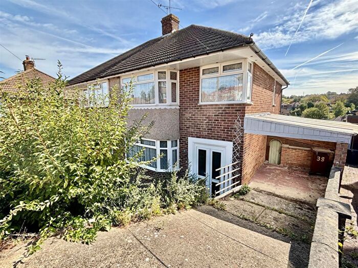 3 Bedroom Semi Detached House For Sale In Nickleby Close, Rochester, ME1