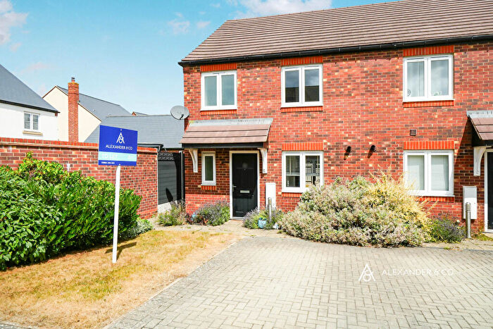 3 Bedroom End Of Terrace House To Rent In Fynn Court, Heyford Park, OX25