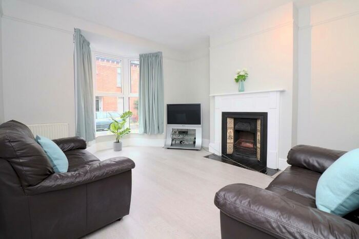 6 Bedroom House To Rent In Brighton Road, SO15