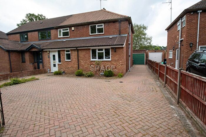 3 Bedroom Semi-Detached House To Rent In Beechwood Ave, Reading, RG5