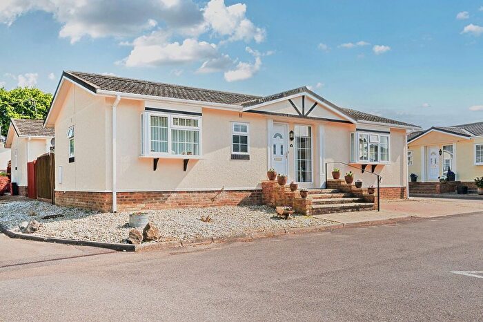 2 Bedroom Mobile/park Home For Sale In Barley Mow Park, Halland, Uckfield, East Sussex, TN22