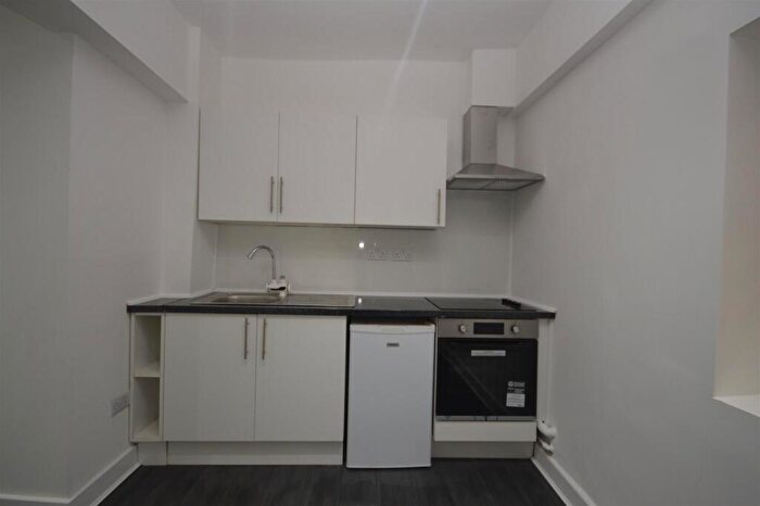 Flat To Rent In High Street, Desborough, NN14