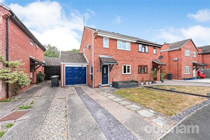 3 Bedroom Semi Detached House For Sale In Kingham Close, Redditch, Worcestershire, B98