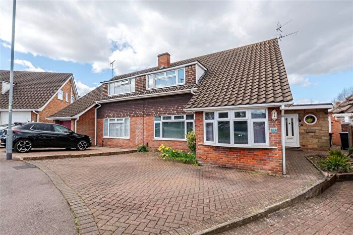 4 Bedroom Semi-Detached House For Sale In Lambs Close, Dunstable, LU5