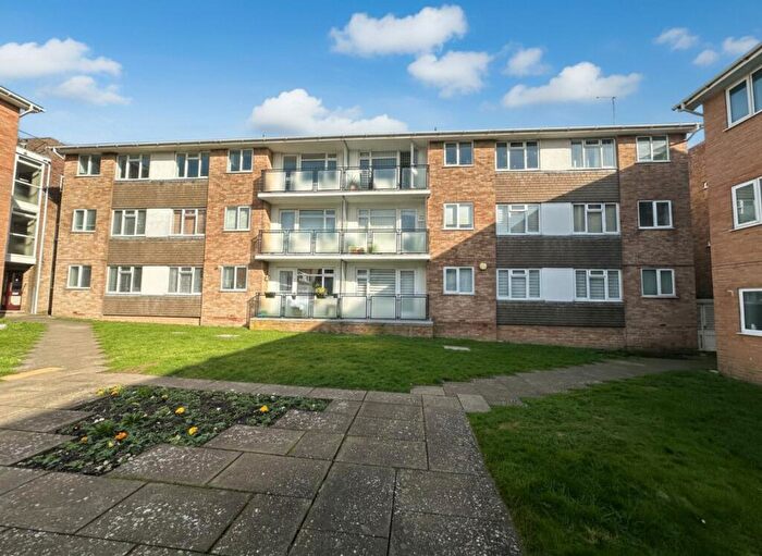 2 Bedroom Flat For Sale In Westbrook, Lustrells Vale, Saltdean, BN2