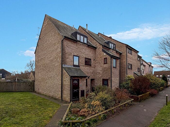 3 Bedroom Maisonette For Sale In Lark Rise, Martlesham Heath, Ipswich, IP5