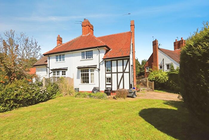 3 Bedroom Semi-Detached House For Sale In Coalway Road, Wolverhampton, West Midlands, WV3