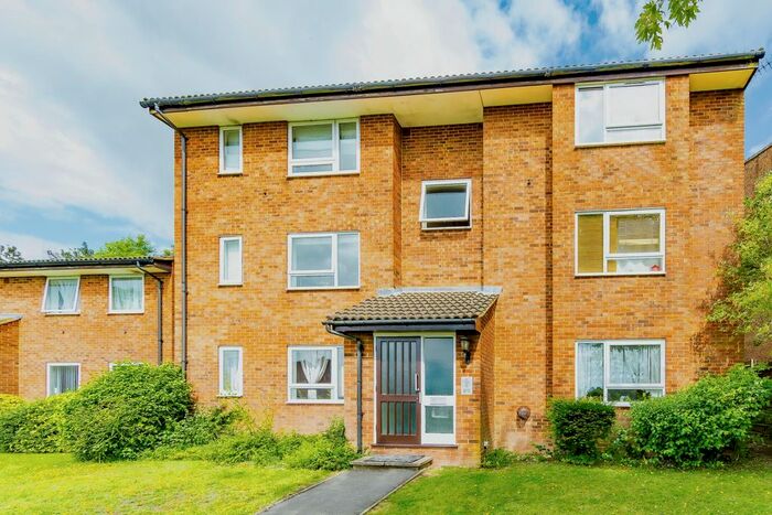 1 Bedroom Flat For Sale In Montana Close, South Croydon, CR2