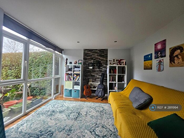 2 Bedroom End Of Terrace House To Rent In Sunderland Road, Maidenhead, SL6