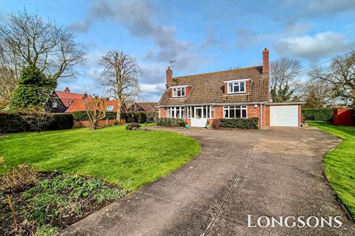 3 Bedroom Detached House For Sale In Broadmoor Road, Carbrooke, IP25