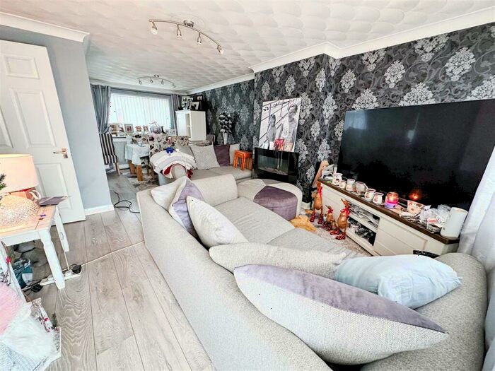 3 Bedroom Semi-Detached House For Sale In Woodford Close, Great Clacton, Essex, CO15