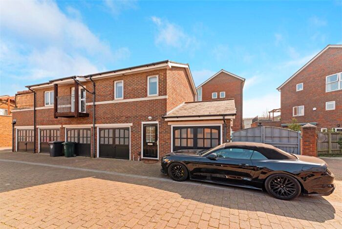 1 Bedroom Coach House To Rent In St. Clements Road, Ingress Park, Greenhithe, DA9