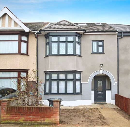 5 Bedroom Terraced House To Rent In Homefield Avenue, Ilford, IG2