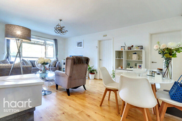 2 Bedroom Flat For Sale In Thicket Road, Sutton, SM1