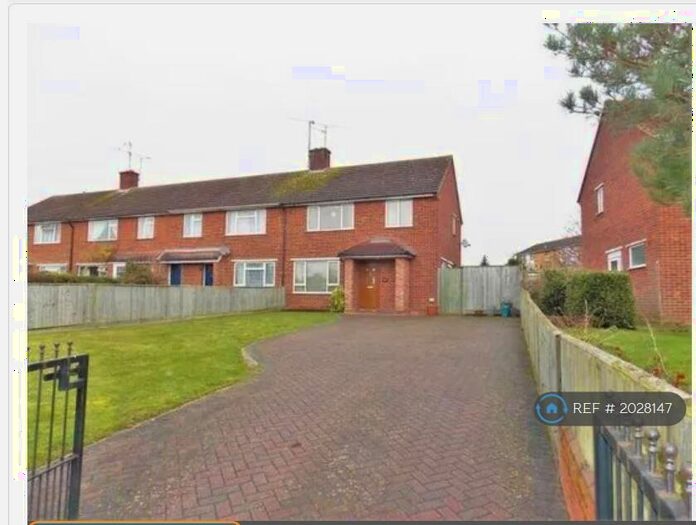3 Bedroom Semi-Detached House To Rent In Southcote Lane, Reading, RG30