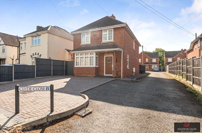 4 Bedroom Detached House For Sale In Upton Road, Slough, Berkshire, SL1