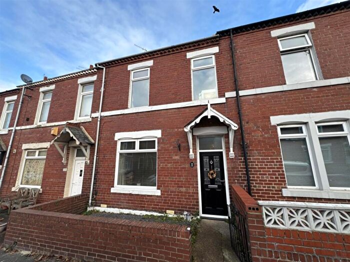 2 Bedroom Terraced House For Sale In King Street, Pelaw, Gateshead, NE10