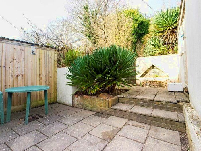 5 Bedroom Semi-Detached House To Rent In Upper Bevendean Avenue, Brighton, BN2