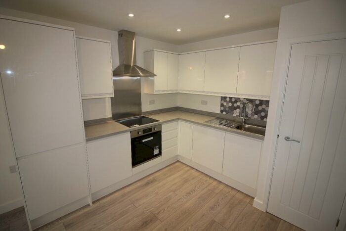 3 Bedroom Flat To Rent In Postway Mews, Ilford, London, IG1