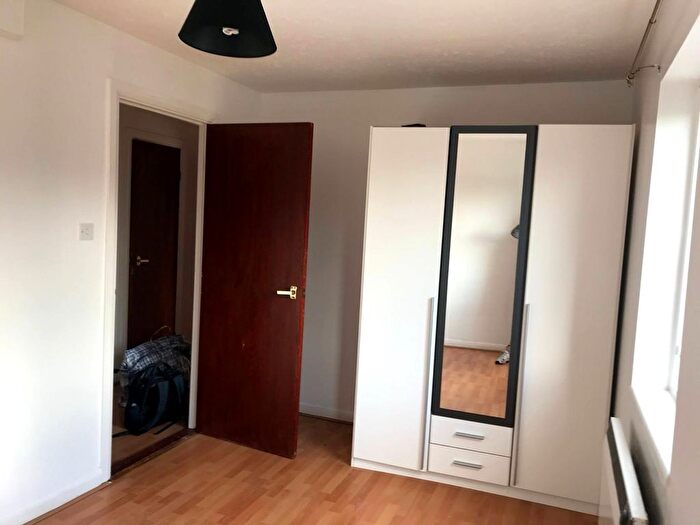1 Bedroom Flat For Sale In Robins Close, Cowley, UB8