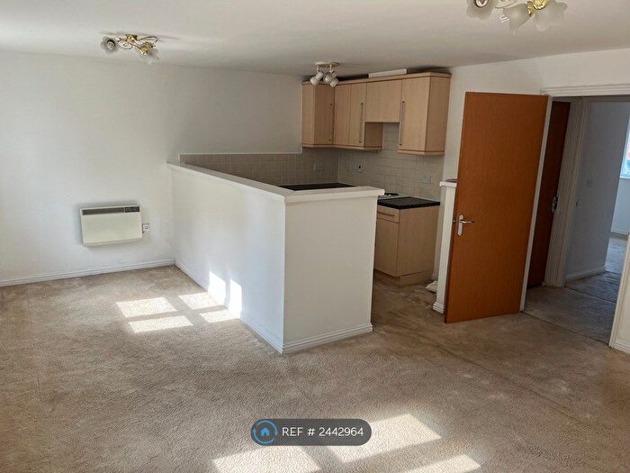 2 Bedroom Flat To Rent In Signal Drive, Manchester, M40