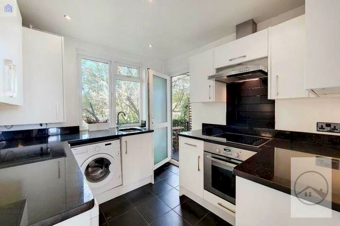 2 Bedroom Flat To Rent In Martin Way, Morden, SM4