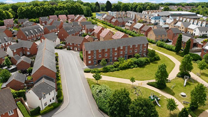 5 Bedroom Town House For Sale In Winchcombe Meadows, Oakridge Park, Milton Keynes, MK14