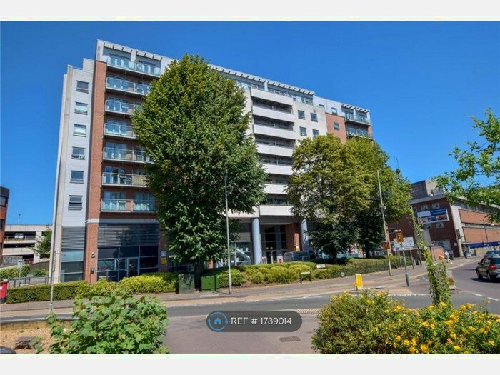 2 Bedroom Flat To Rent In Wilmington Close, Watford, WD18