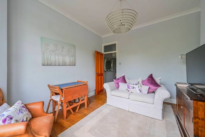 2 Bedroom Flat To Rent In Buckingham Road, Alexandra Park, London, N22
