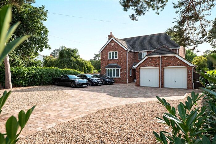 4 Bedroom Detached House For Sale In Grange Farm Lane, Humberston, DN36