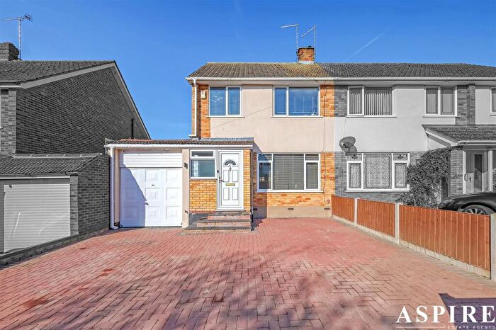 3 Bedroom Semi-Detached House For Sale In Moreland Avenue, Benfleet, SS7