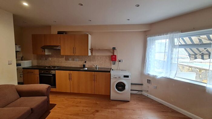 2 Bedroom Flat To Rent In Uxbridge Road, Hayes, UB4