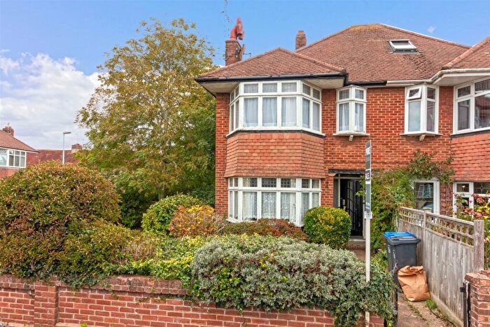 1 Bedroom Flat To Rent In Douglas Close, Worthing, BN11