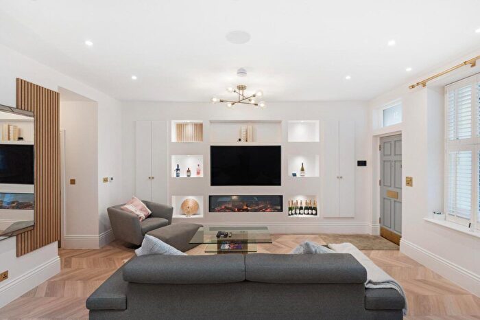 2 Bedroom Flat To Rent In Cornwall Mews South, London, SW7