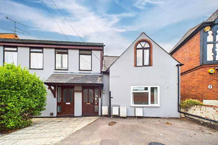 2 Bedroom Maisonette For Sale In Priest Hill, Caversham, Reading, Berkshire, RG4