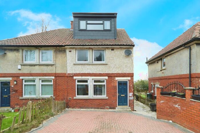5 Bedroom Semi-Detached House For Sale In Walden Drive, Bradford, BD9