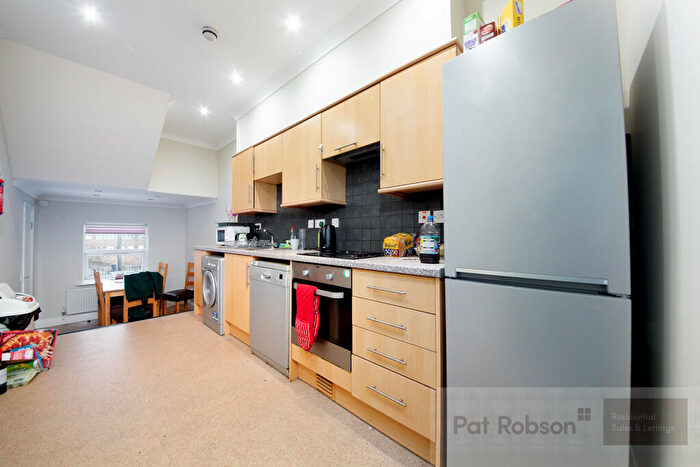 4 Bedroom Apartment To Rent In Heaton Road, Heaton, Newcastle Upon Tyne, NE6