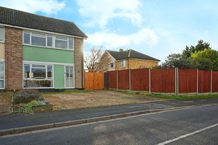 3 Bedroom Semi-Detached House For Sale In Elvedon Way, Newmarket, CB8