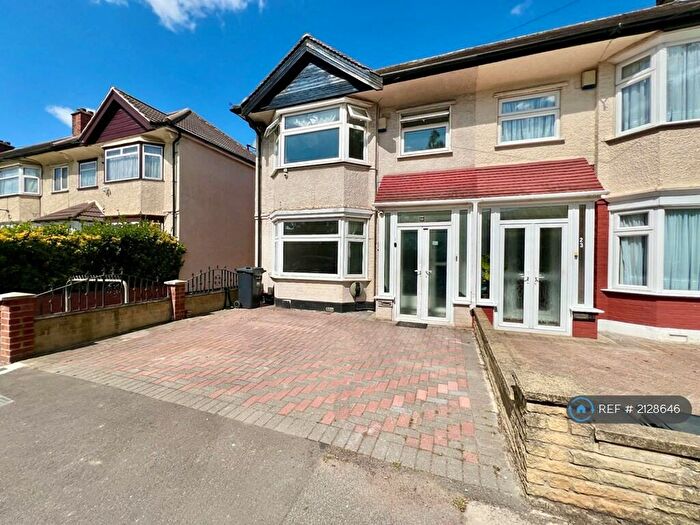 3 Bedroom Terraced House To Rent In Springfield Drive, Ilford, IG2