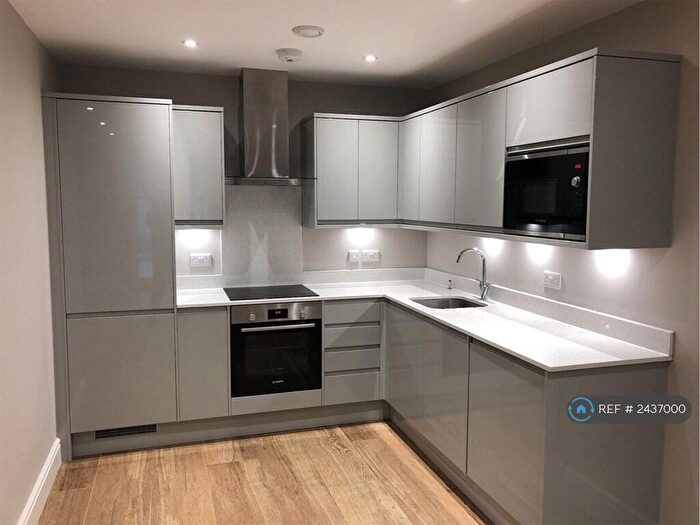 1 Bedroom Flat To Rent In Kingsmead Road, High Wycombe, Buckinghamshire, HP11
