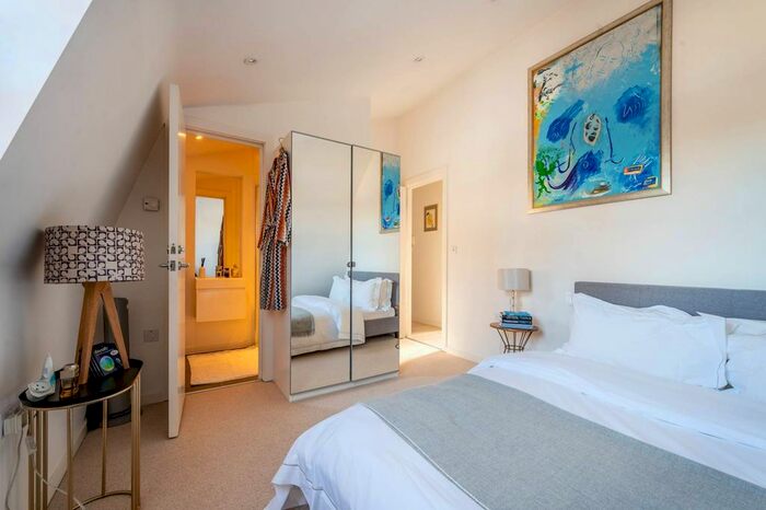 2 Bedroom Flat To Rent In South Lambeth Road, Vauxhall, London, SW8