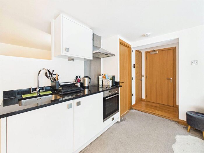 Studio To Rent In Rivermead Close, Teddington, TW11