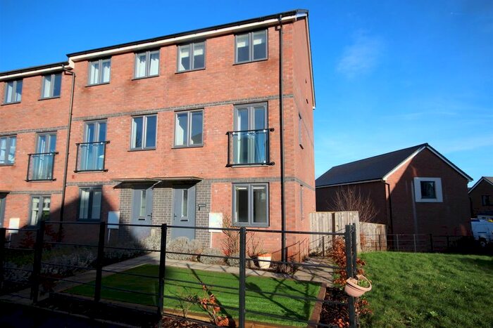 3 Bedroom Town House To Rent In Tithebarn Way, Tithebarn, Exeter, EX1