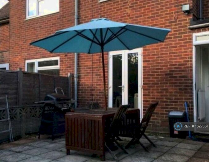 5 Bedroom Semi-Detached House To Rent In Fox Lane, Winchester, SO22