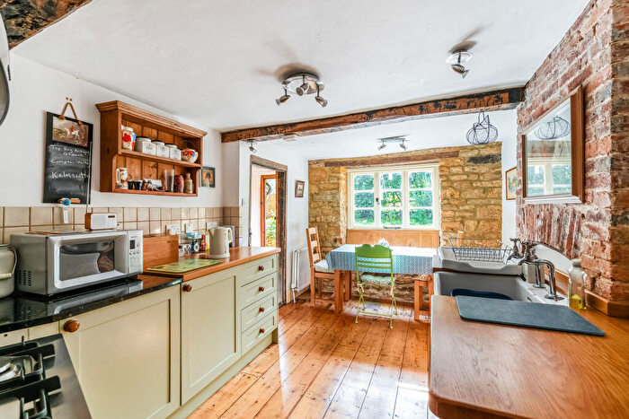 2 Bedroom Cottage For Sale In Banbury Road, Wardington, OX17
