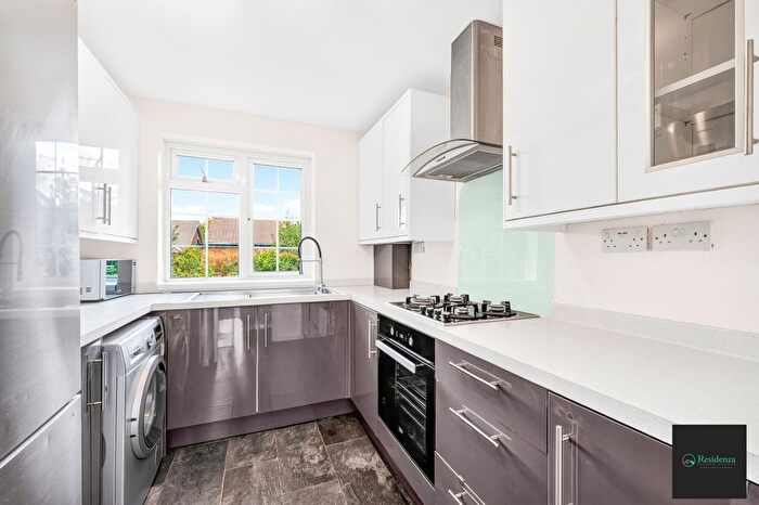 2 Bedroom Flat For Sale In Grange Road, Sutton, SM2