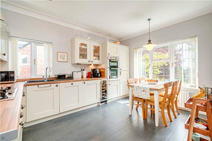 2 Bedroom Apartment For Sale In St. Helens Lane, Leeds, West Yorkshire, LS16